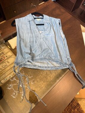 Elan denim top size small side ties
